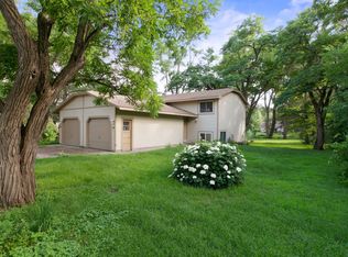 18 Sunset Dr E, Champlin, MN 55316