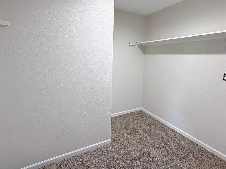 2915 Creston Dr — Photo 9