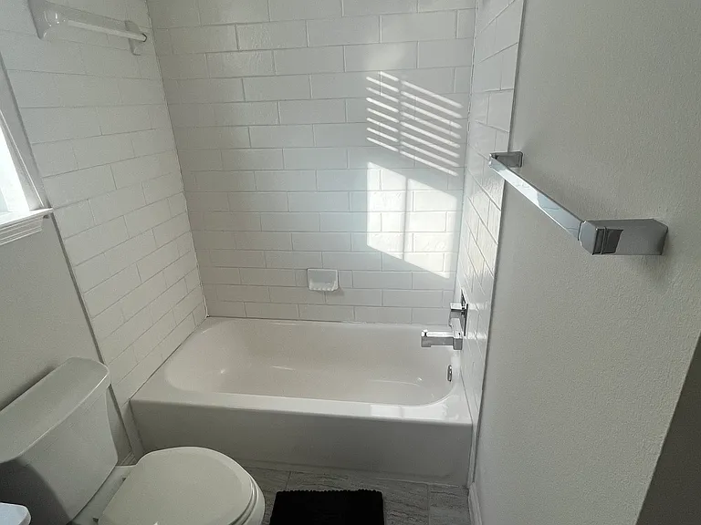 2707 Zach Scott St — Photo 7