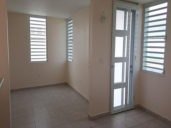 2nd image of 76 Calle Ajonjoli