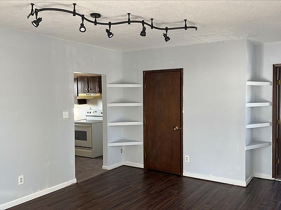 5th image of 930 W 1st St #1