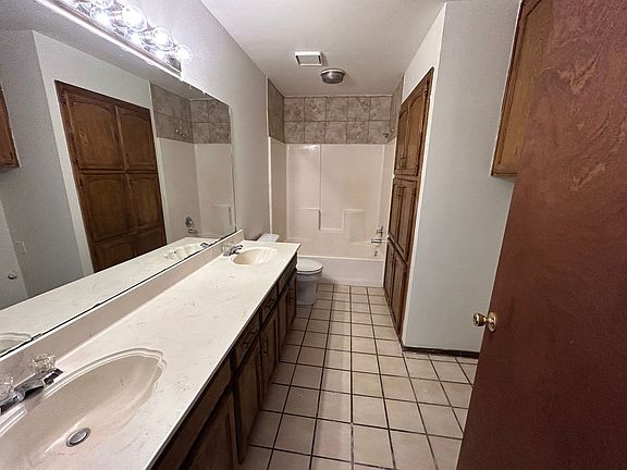 5th image of 901 N Maryland St APT B