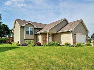 2116 Garden Grove Ln, Green Bay, WI 54311