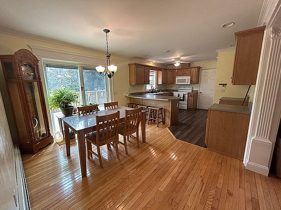 3rd image of 18 Murray St