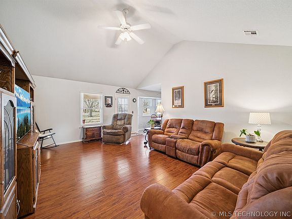 3rd image of 18466 S Ash Rd