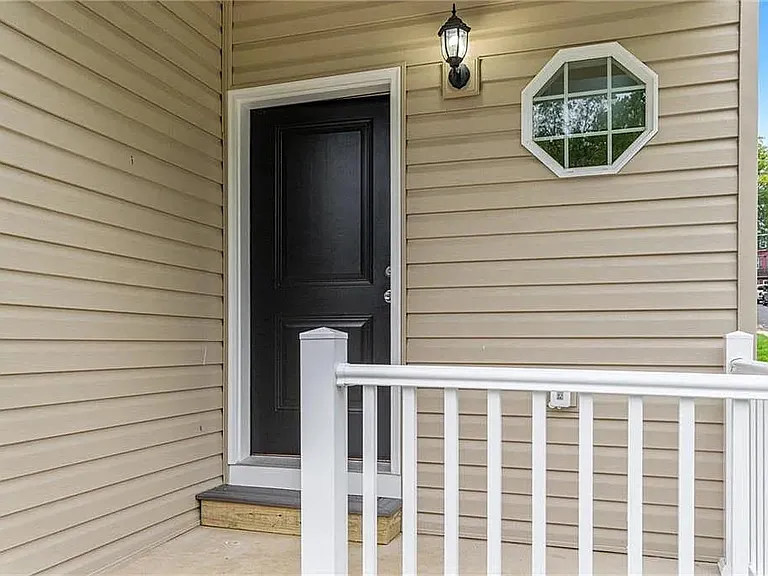 455 S Jordan St — Photo 3