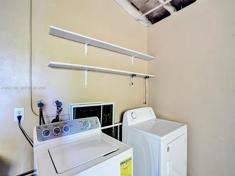 8550 NW 27th Pl — Photo 27