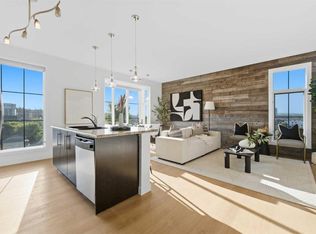 2307 W 14th St SW #301, Calgary, AB T2T 3T5