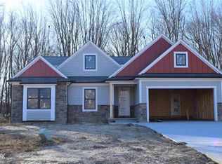 27614 Coleridge St, Harrison Township, MI 48045