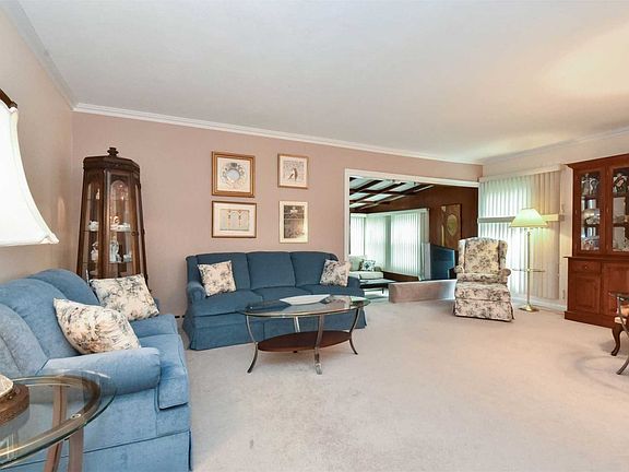4th image of 543 Chestnut Ln