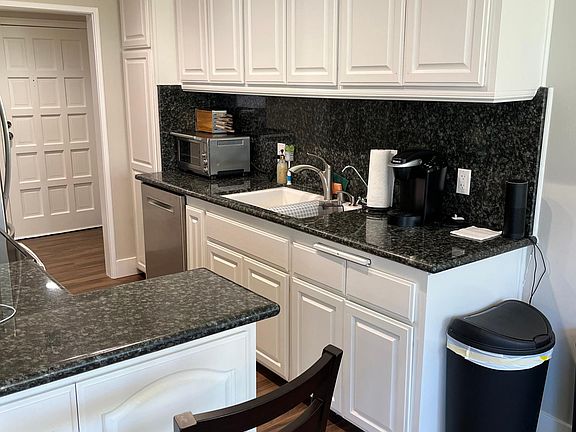 3rd image of 5301 Balboa Blvd Unit B6