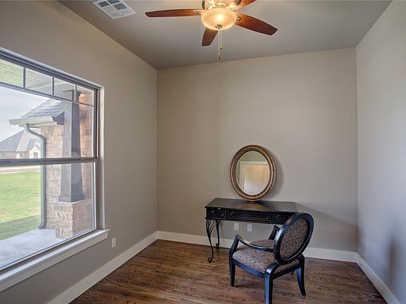 4th image of 665 Harold Dr NE
