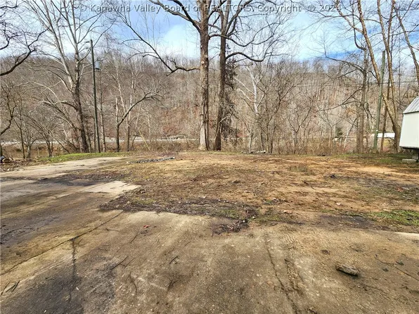 2657 River Haven Rd, Clendenin, WV 25045