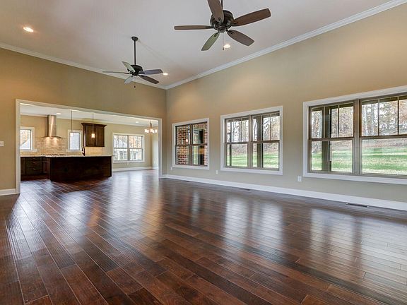 4th image of 1044 Cobblestone Dr