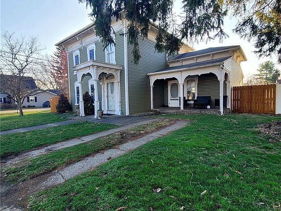 3rd image of 124 Park Ave SW