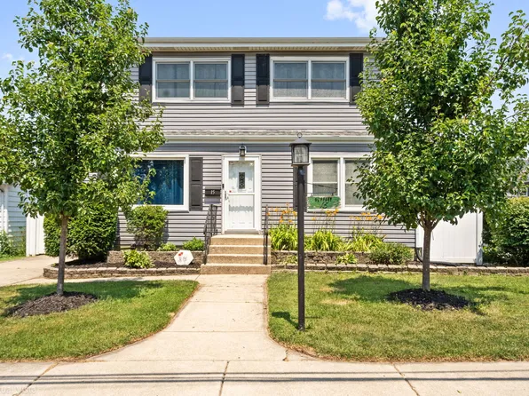 15 Ridge Rd, Lemont, IL 60439