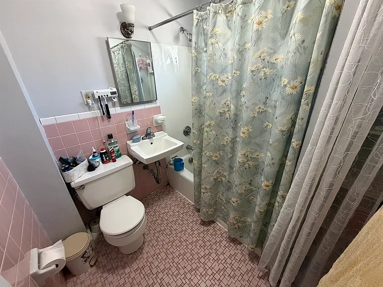 12 Rockwell Ter #2 — Photo 5