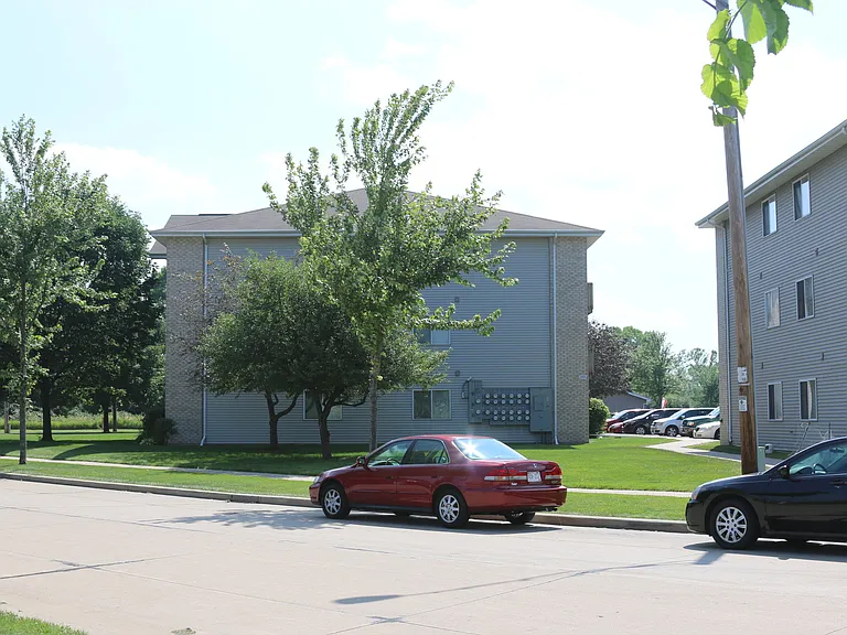 Fox Valley Meadows Apartments — Photo 15