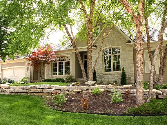 Great curb appeal!