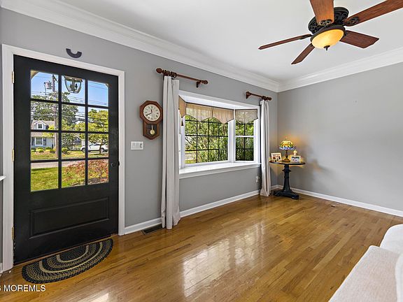 5th image of 251 Hance Road
