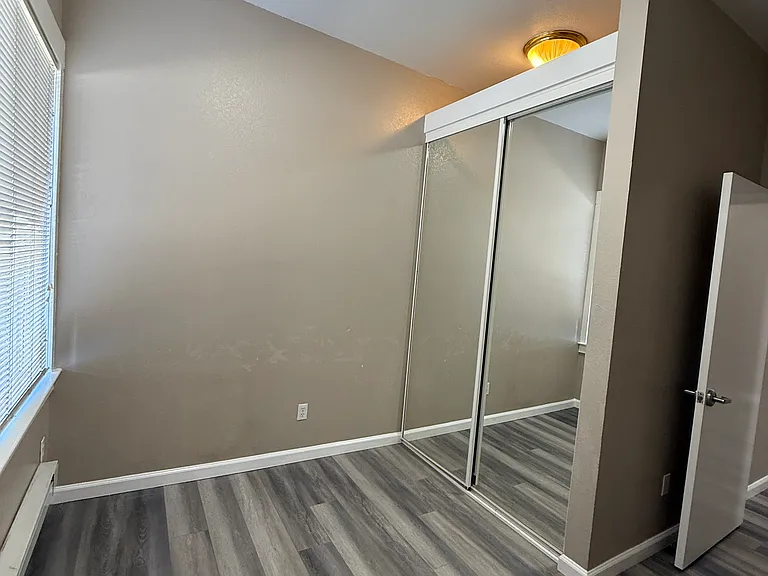 2070 University Avenue — Photo 32