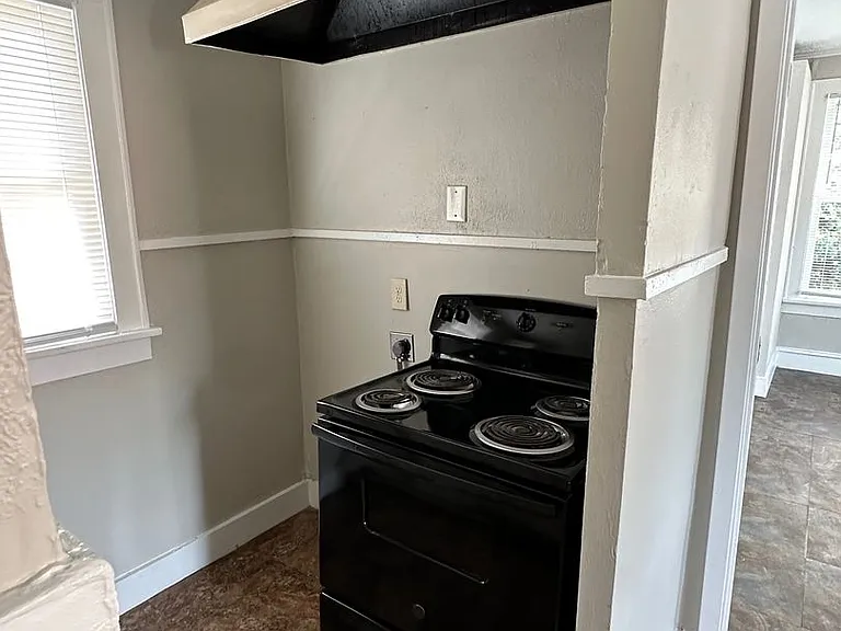 139 E Lister St — Photo 5