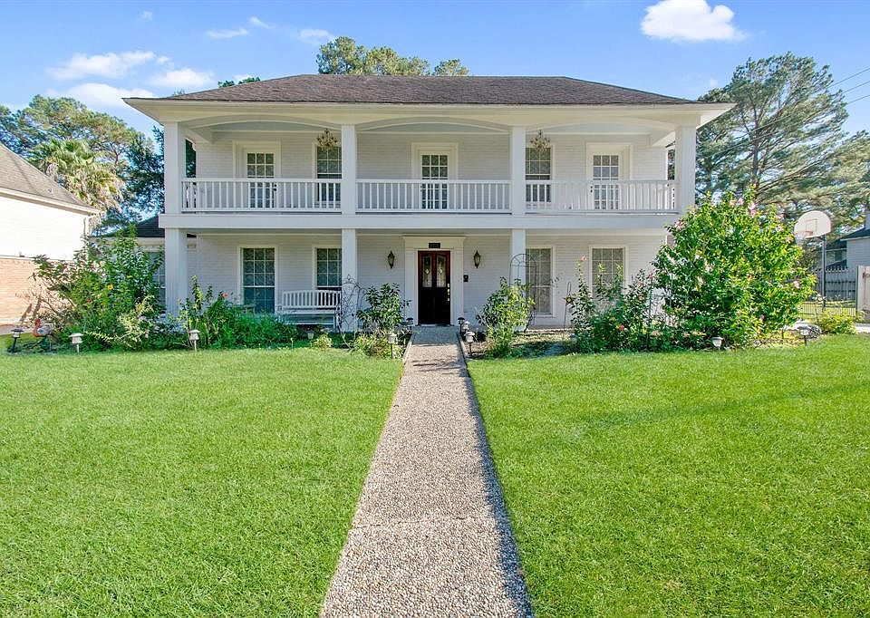 1st image of 2027 Roanwood Dr
