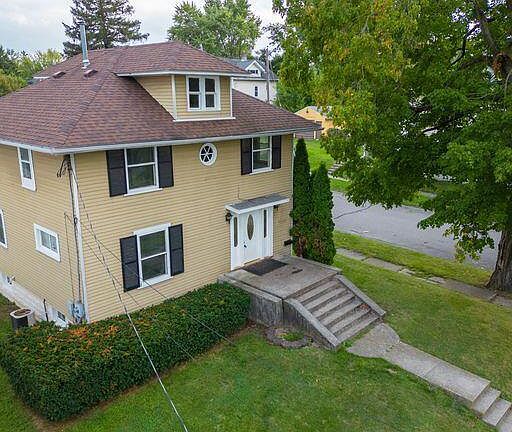 3rd image of 223 E Washington Ave