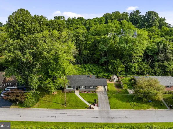 3317 Hillside Dr, Lebanon, PA 17046