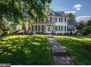 1 White Tail Ct, Moorestown, NJ 08057