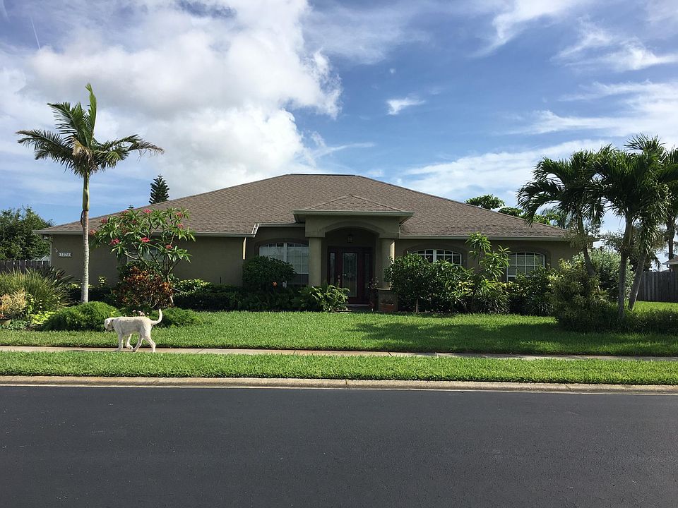 Street view - Beautifuly landscaped 