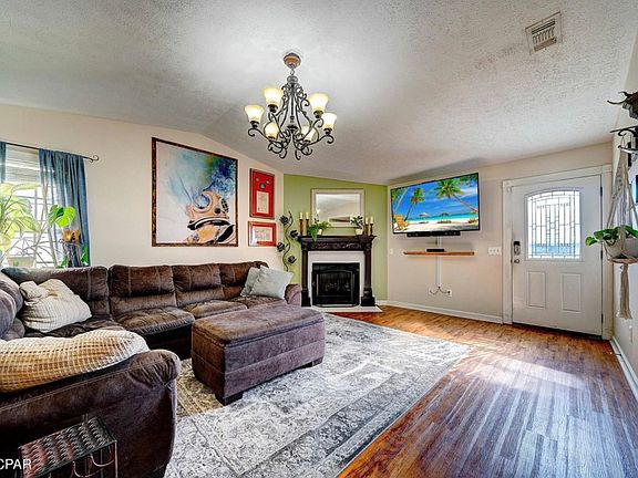 4th image of 1613 Vecuna Cir