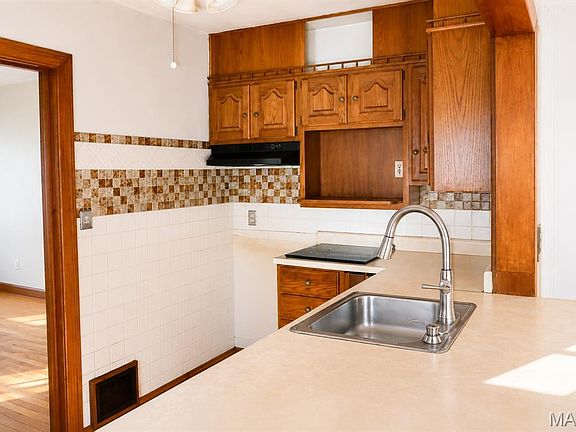 4th image of 1208 Brown St