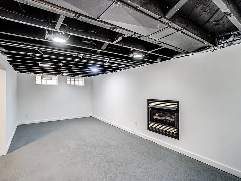 217 Grand Blvd — Photo 31