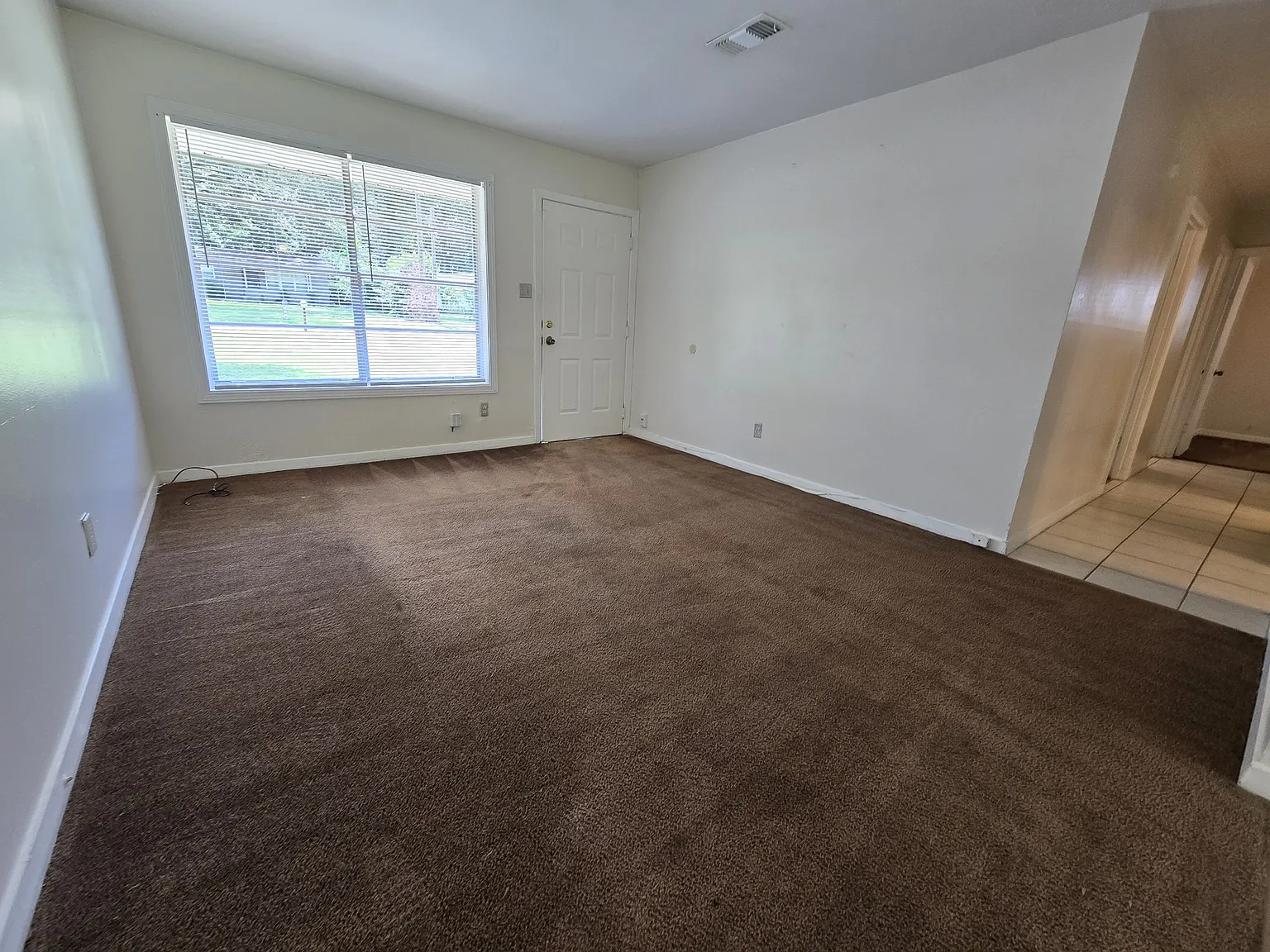 3 bed, 888 sqft, $1,250 — Photo 3