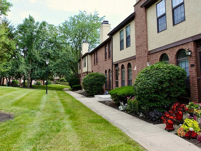 McNaughten Woods Townhomes — Photo 30