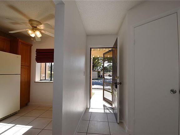 3rd image of 3613 Carambola Cir N