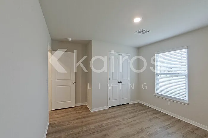 301 Saint James Pl — Photo 14