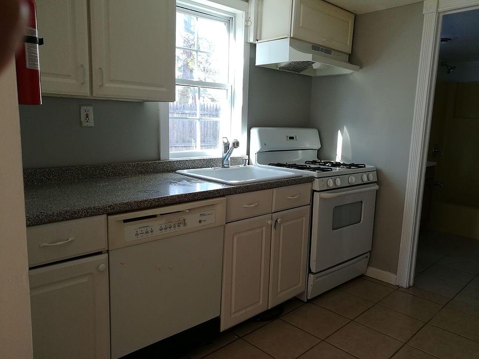 1st image of 75 Holly Dr