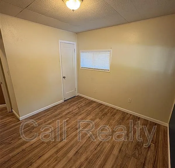 1210 N Locust Rd — Photo 8