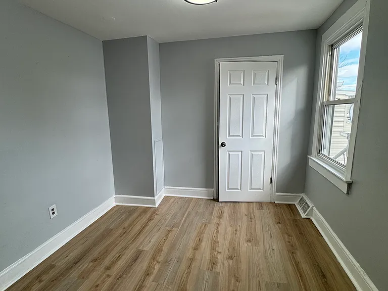 111 Henry St — Photo 12
