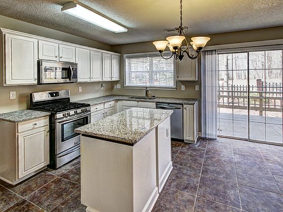 3rd image of 13704 Glenford Pl