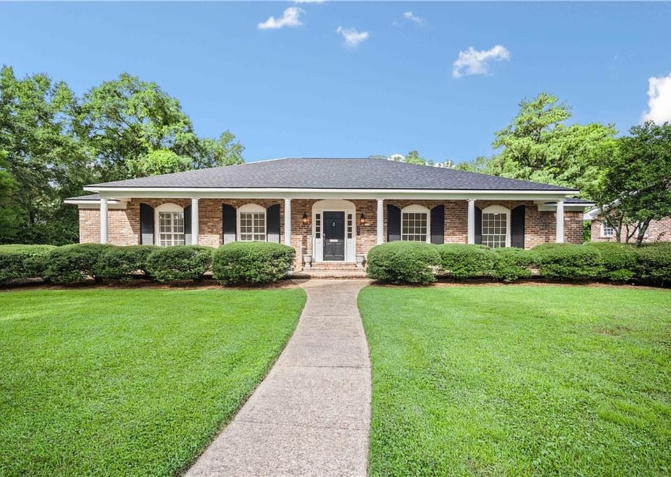 1st image of 301 E Indian Creek Dr