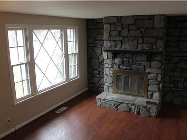 319 Donna Dr — Photo 8