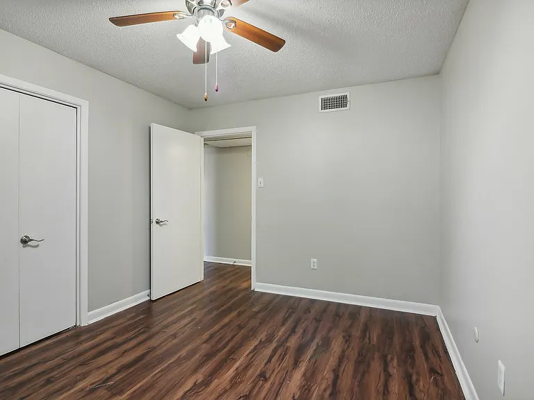 17-web-or-mls-James Ave-015