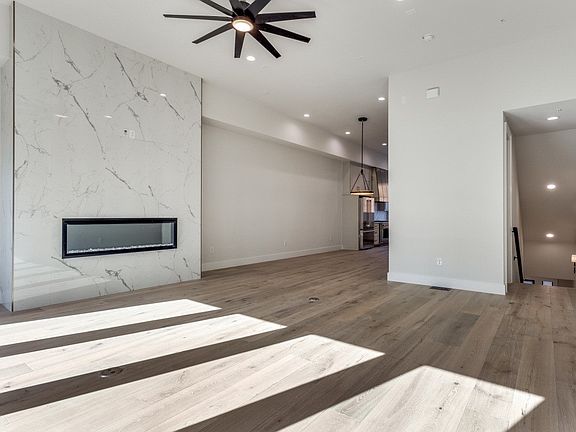 5th image of 250 E Dallas Rd #112