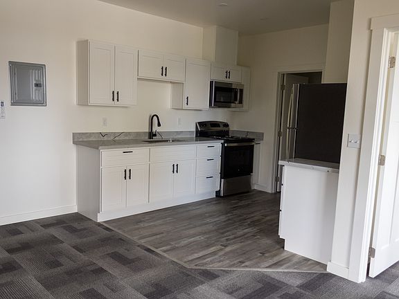 3rd image of 3319 Pacific Ave #302