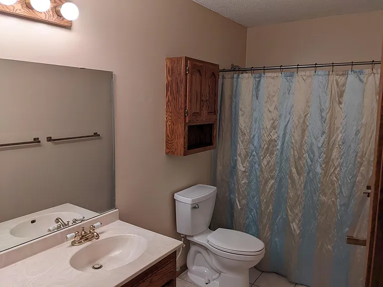 2300 Amberwood Dr — Photo 20