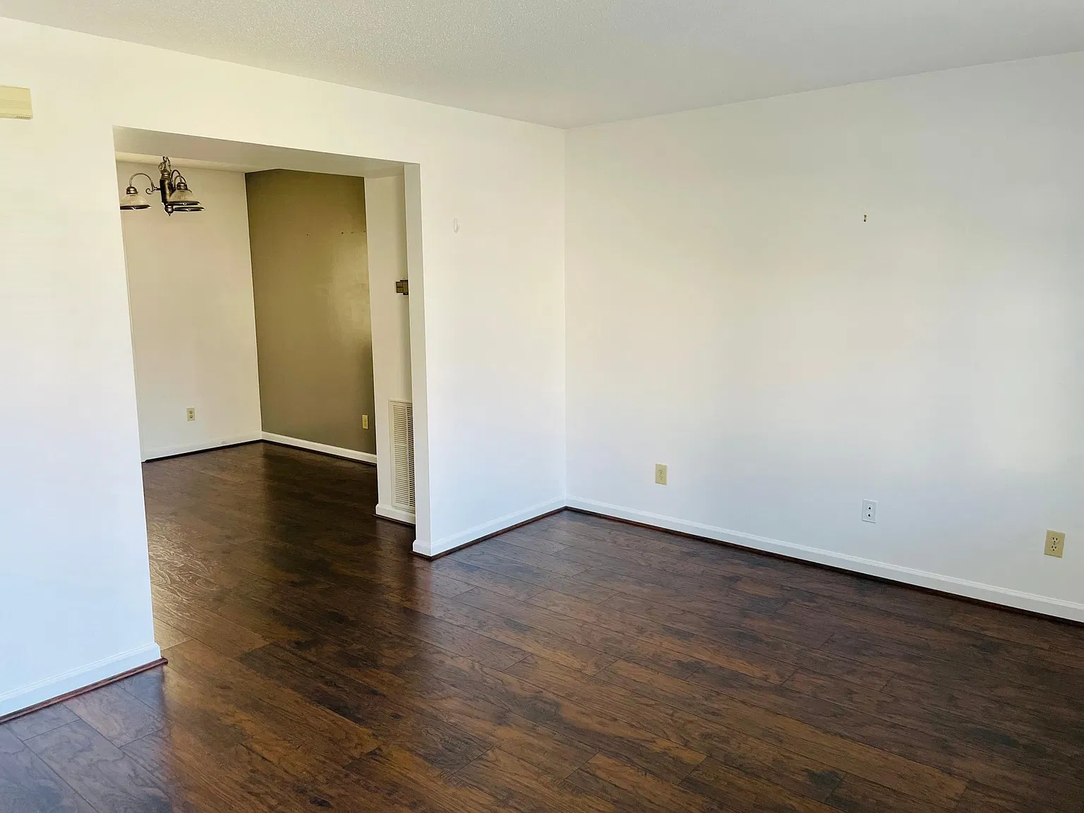 2 bed, 1.5 bath, 1118 sqft, $1,050 — Photo 2