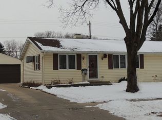 702 Suburban Dr, De Pere, WI 54115